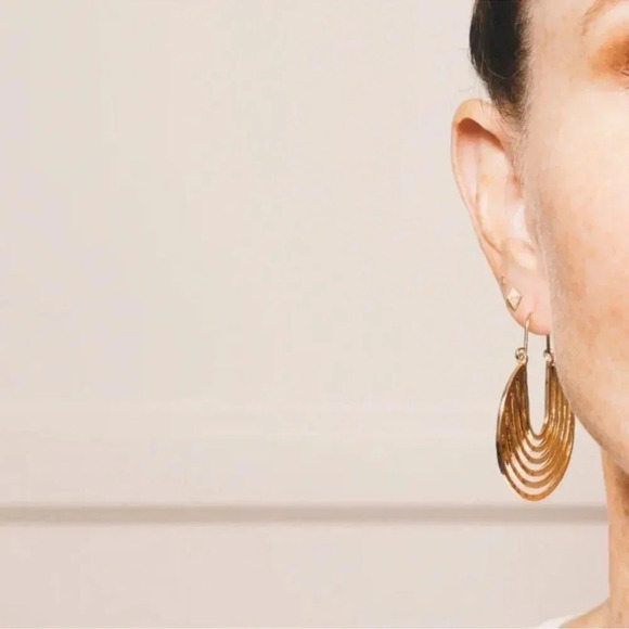 Anthropologie Gold Hammered Crescent Hoop Earring - Picture 10 of 16